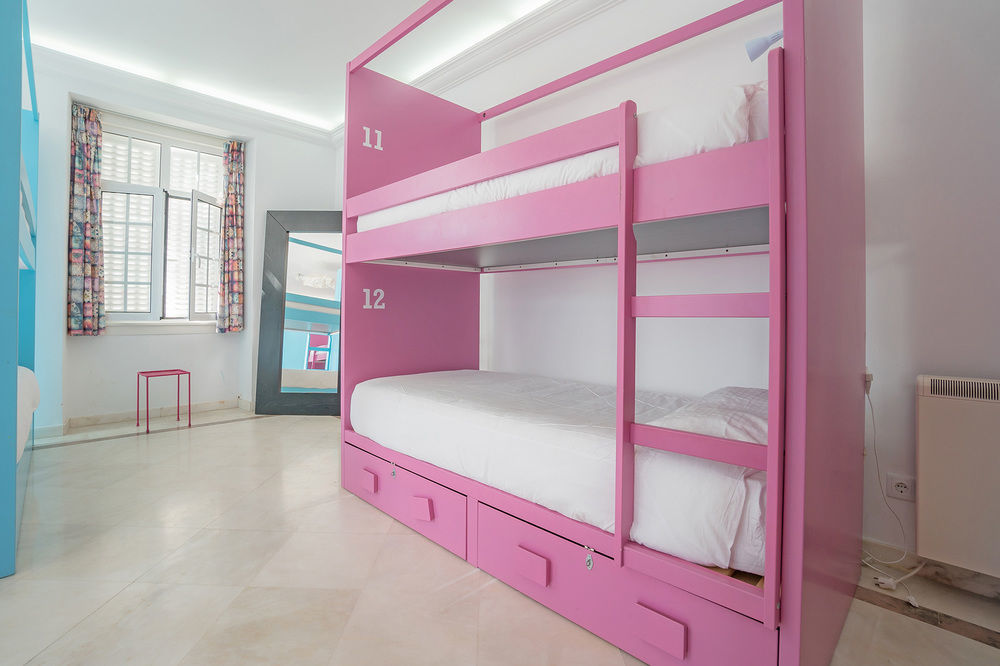 Blue Boutique Hostel & Suites Эшторил Экстерьер фото