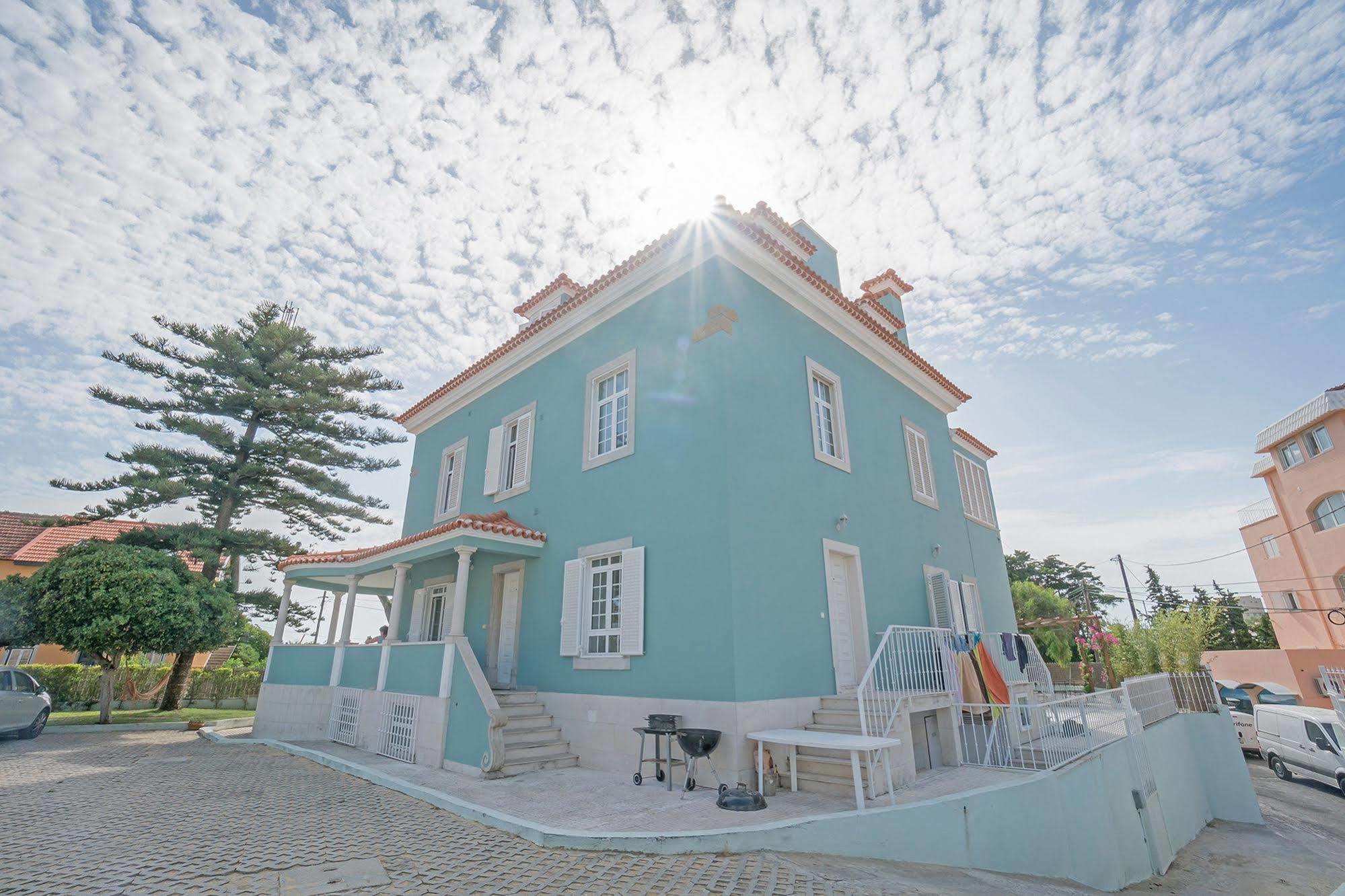 Blue Boutique Hostel & Suites Эшторил Экстерьер фото