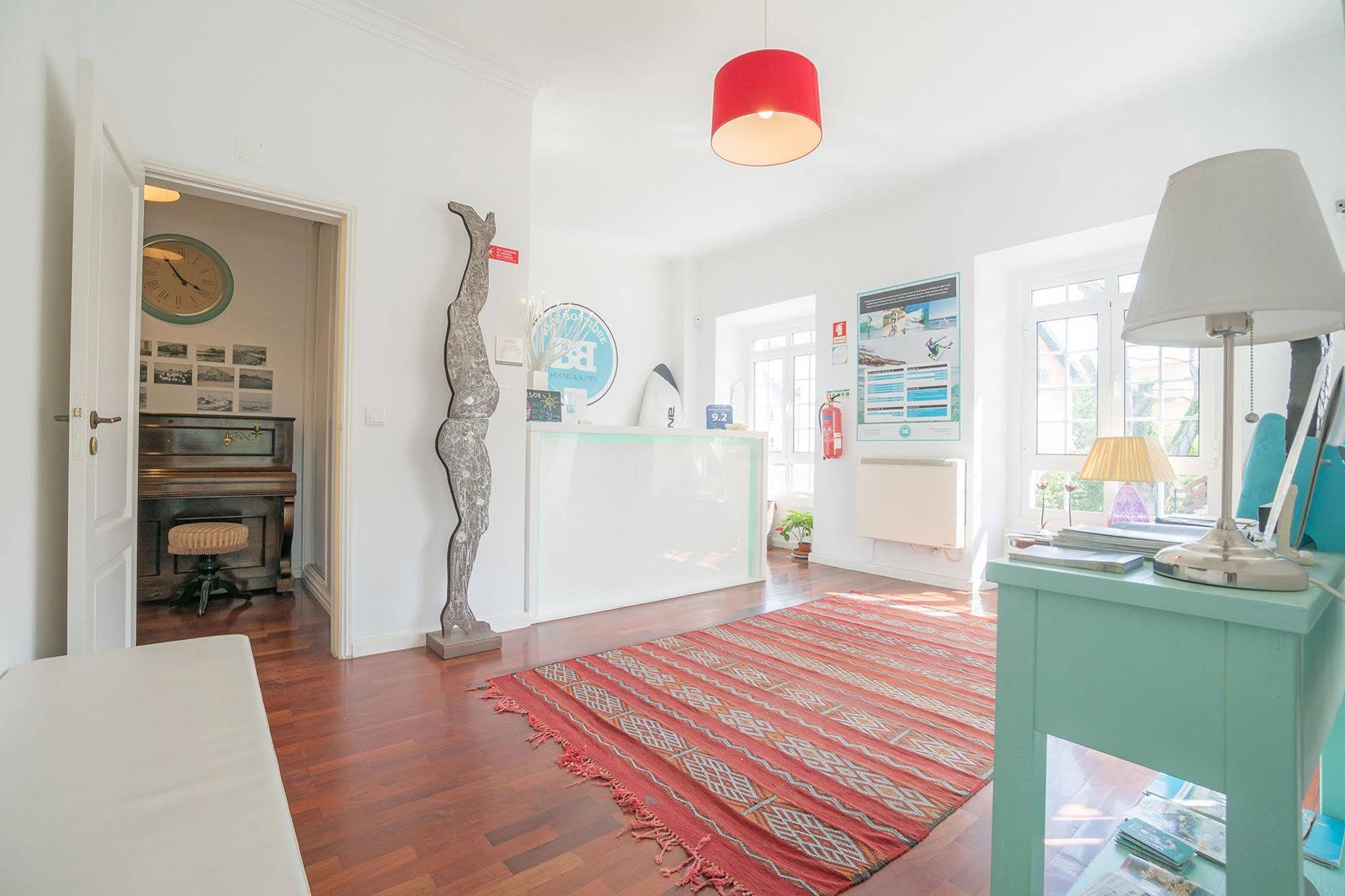 Blue Boutique Hostel & Suites Эшторил Экстерьер фото