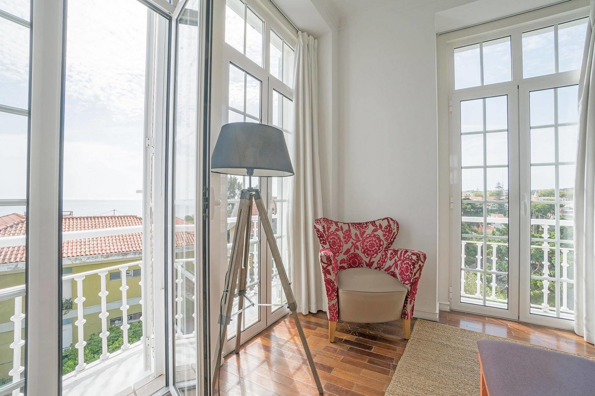 Blue Boutique Hostel & Suites Эшторил Экстерьер фото