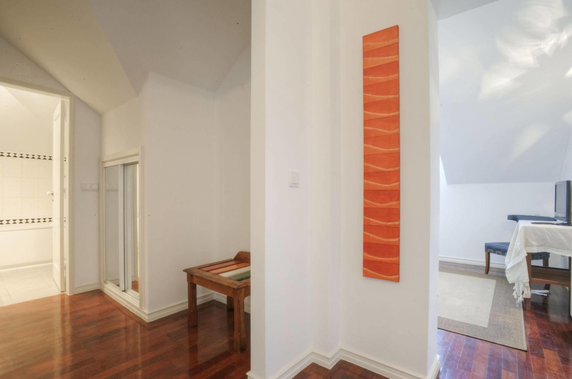Blue Boutique Hostel & Suites Эшторил Экстерьер фото