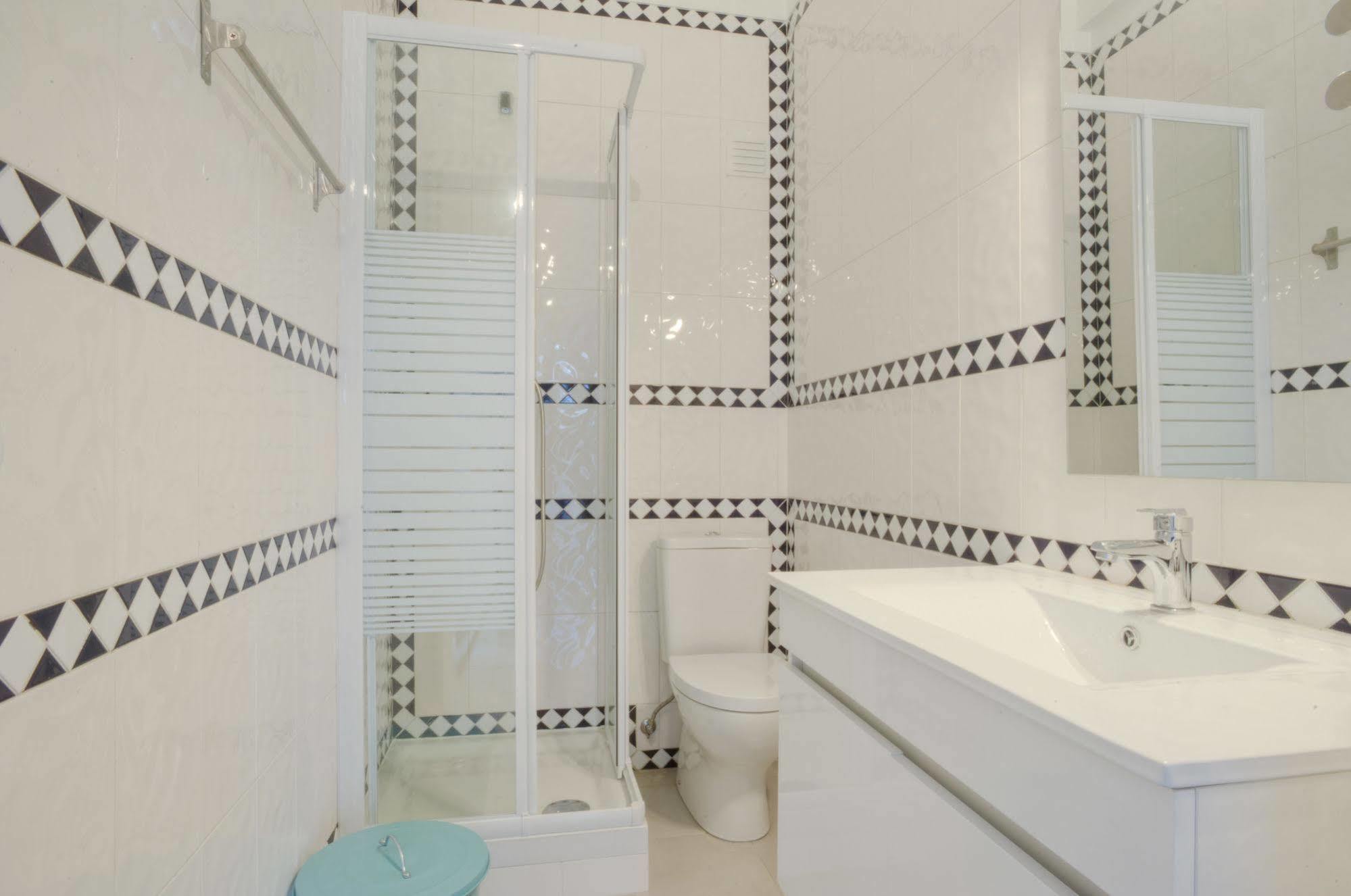Blue Boutique Hostel & Suites Эшторил Экстерьер фото