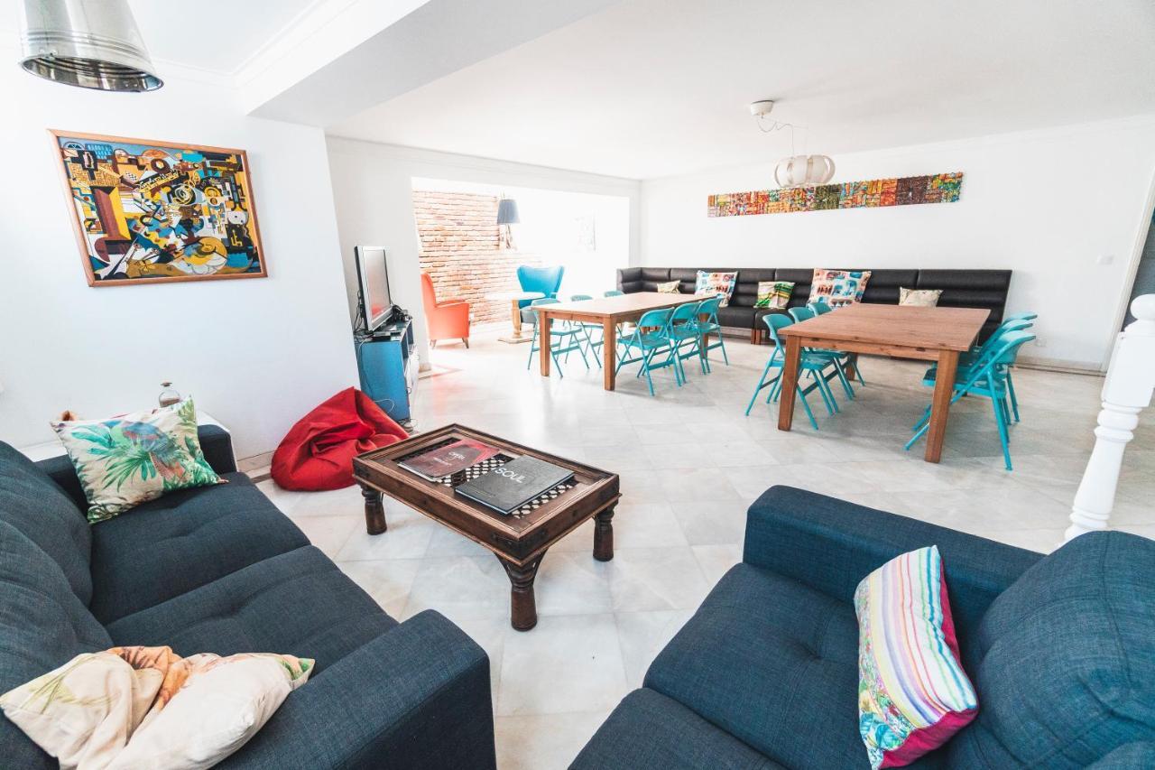 Blue Boutique Hostel & Suites Эшторил Экстерьер фото