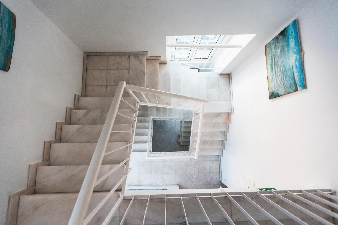 Blue Boutique Hostel & Suites Эшторил Экстерьер фото